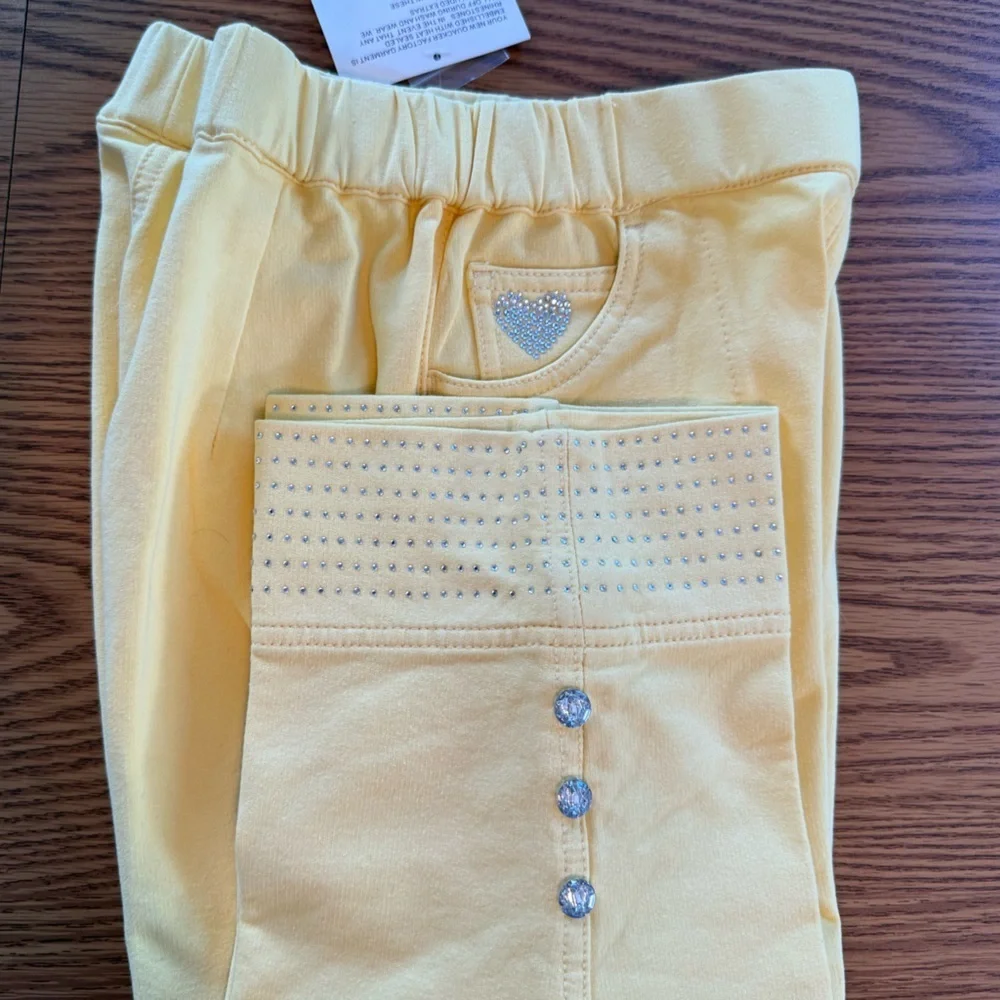 Quacker Factory Dream Jeans Butter Yellow Capri w/ Bling Embellishments - Picture 2 of 16
